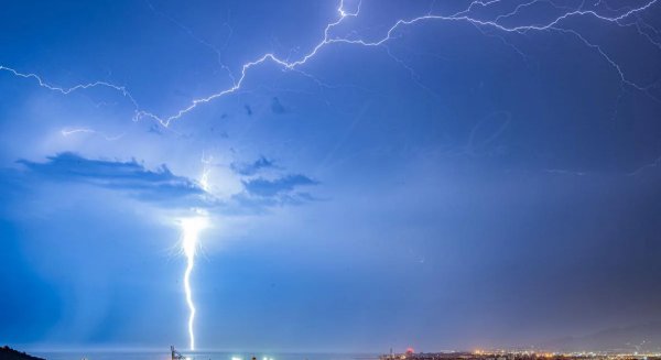 Dana deja una noche de tormentas y lluvias de hasta 18 l/m2 en Málaga
