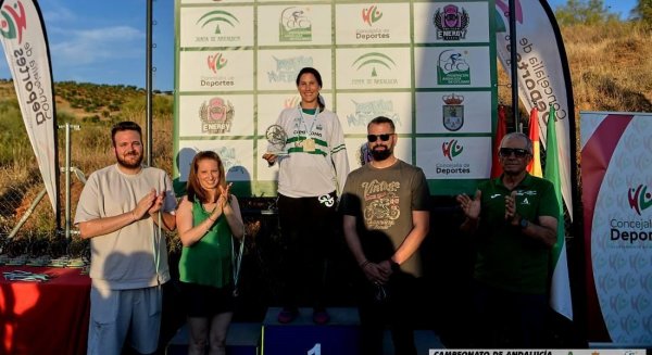 La rider esteponera Carmen Martín revalida el Oro en el Campeonato de Andalucía de BMX Racing 2024