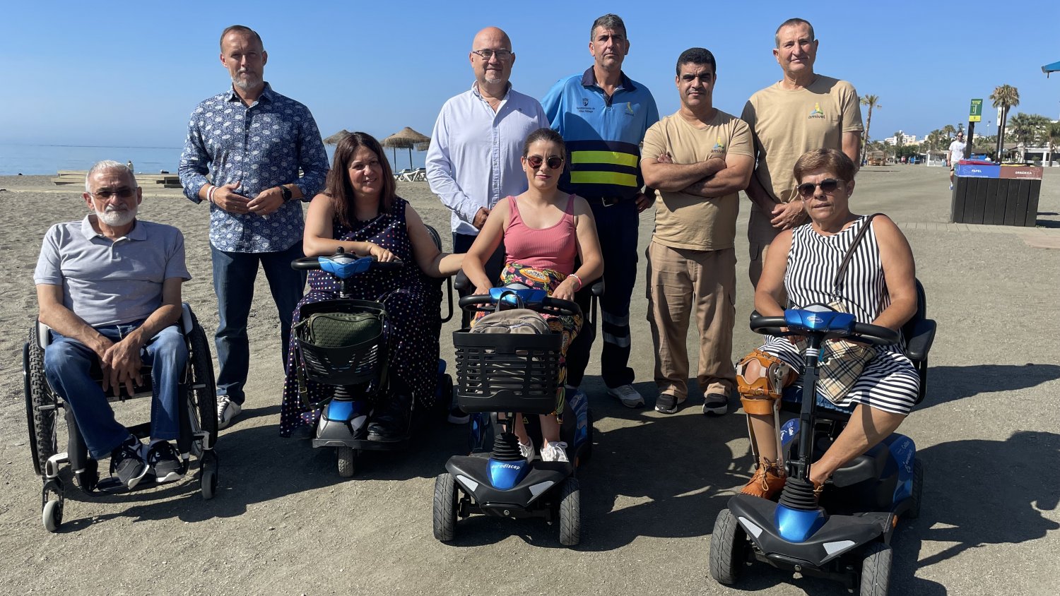 Presentadas en Torre del Mar las mejoras en las playas adaptadas y servicio de baño asistido