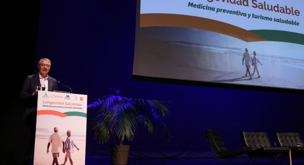 Salado aboga por la coordinación entre sector público, privado y entidades sociales para atender a las necesidades de la 'generación silver'
