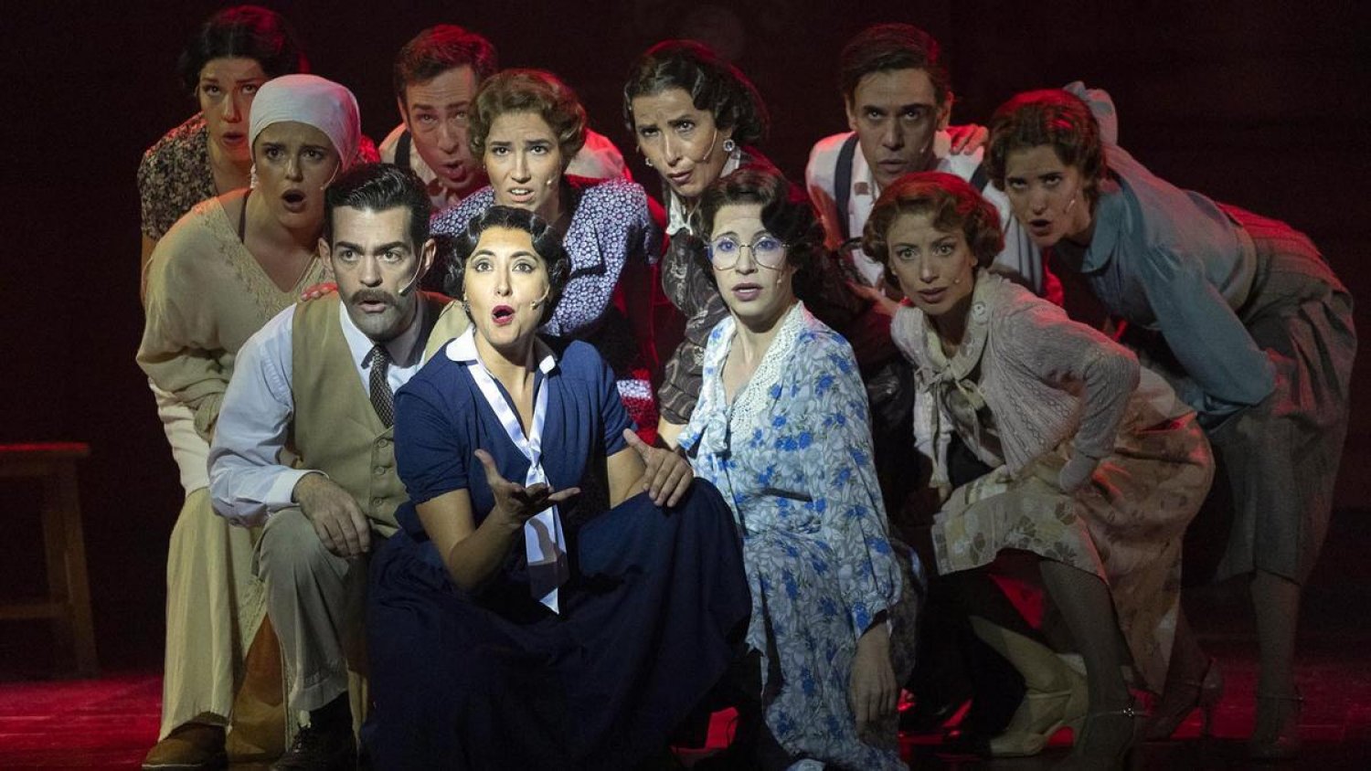 La gira nacional de 'El tiempo entre costuras' acaba con catorce pases en el Teatro Cervantes