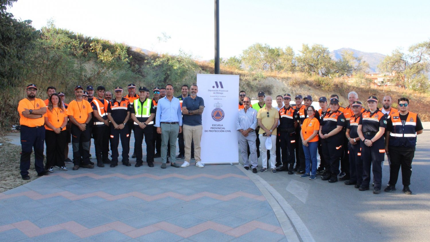 Diputación de Málaga y la Policía Local de Mijas impulsan un curso de técnicas de regulación del tráfico destinado a Protección Civil 