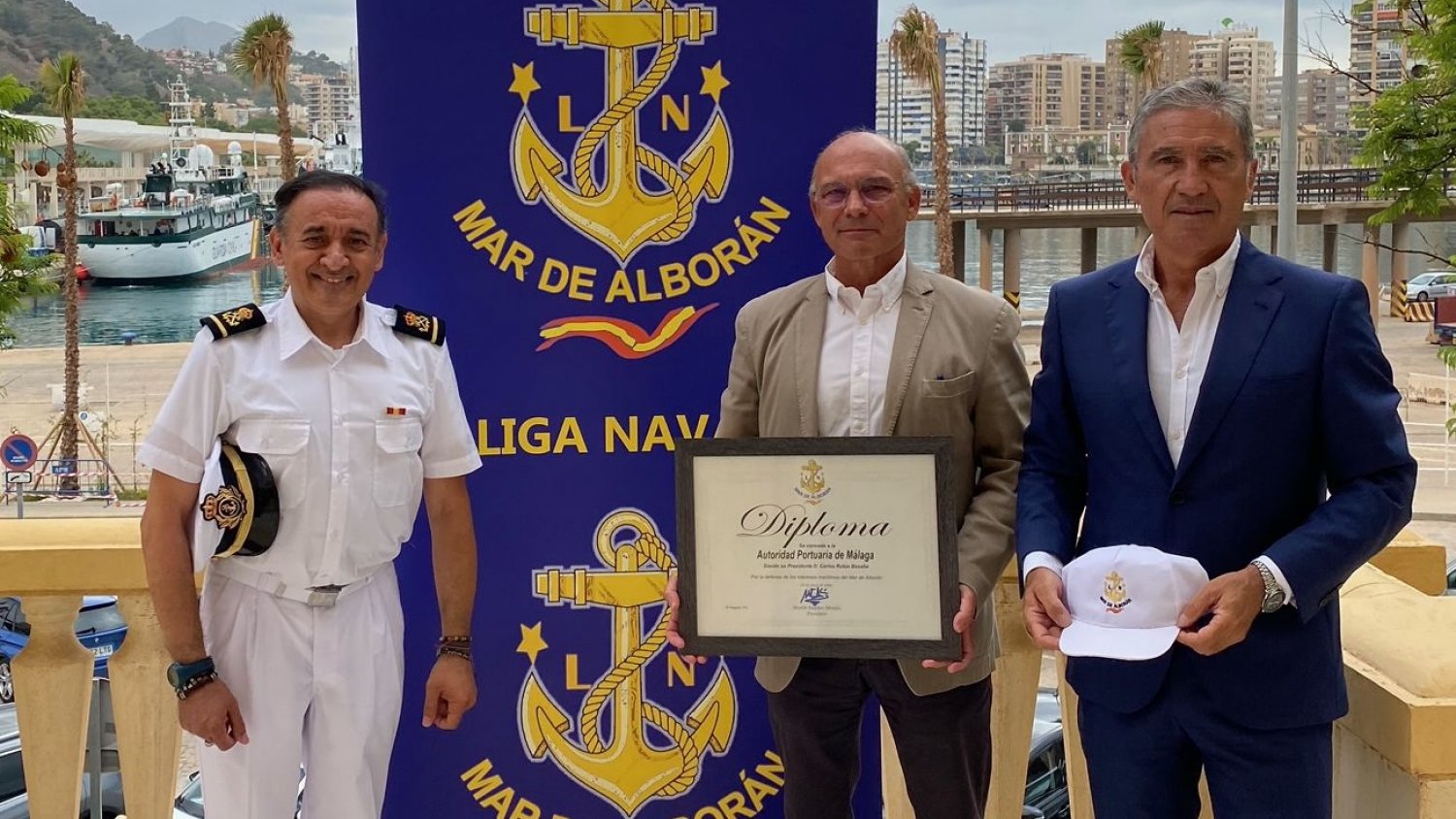 La Autoridad Portuaria de Málaga recibe a la Liga Naval Mar de Alborán