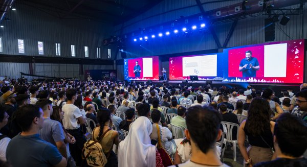 Talent Land arranca en su primera jornada con más de 5.000 personas y más de 60 conferencias
