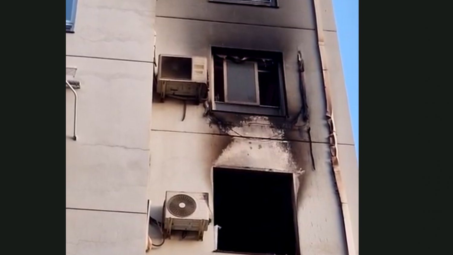Un incendio en una vivienda de la Alameda Barceló deja cuatro heridos 