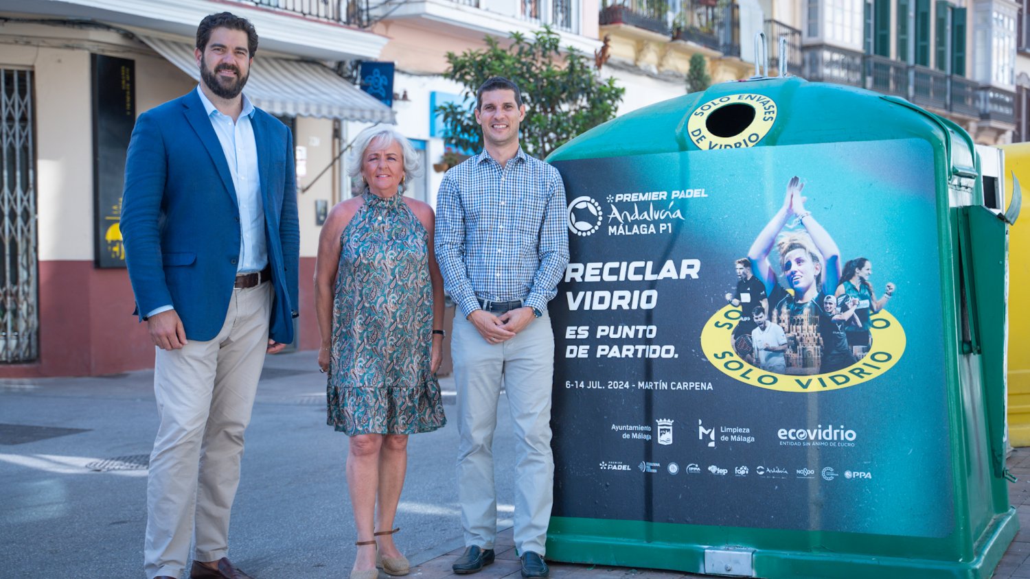 Ecovidrio premia el reciclaje de vidrio intercambiando entradas para el “Premier Pádel Andalucía Málaga P1”
