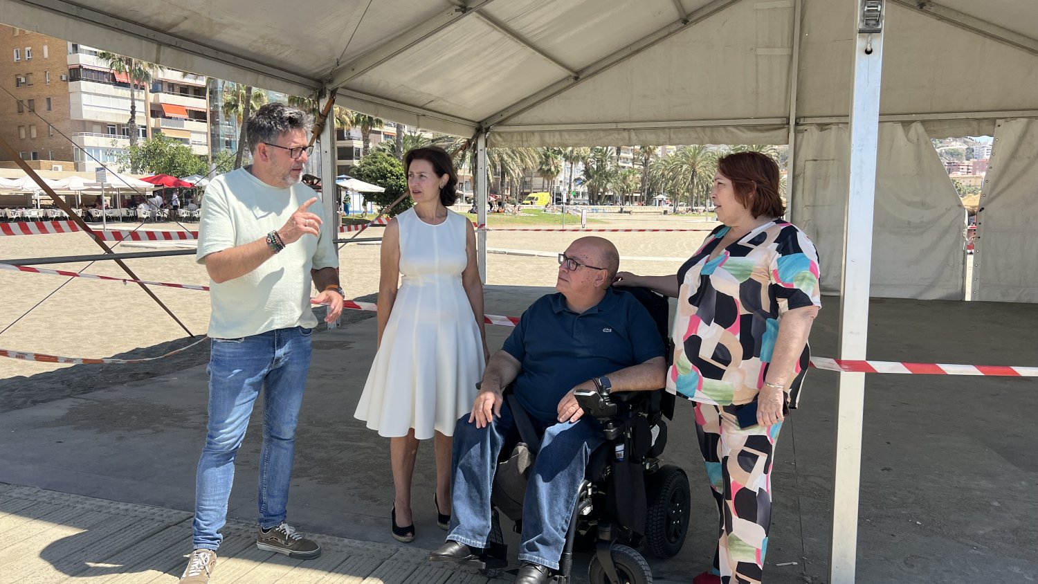 El PSOE de Málaga urge al Ayuntamiento habilitar el servicio de baño adaptado en las playas tras 20 días de retraso