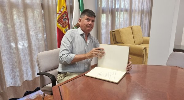 Manuel Pimentel, editor y escritor: 