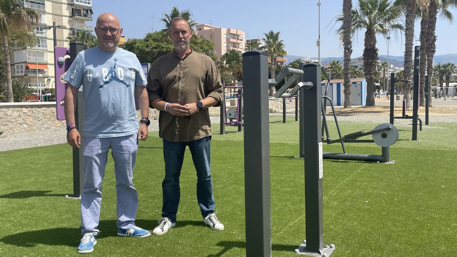 La zona de gimnasia de la playa senior de Torre del Mar se ampliará con un nuevo equipamiento biosaludable