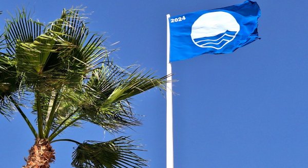 Torremolinos iza por primera vez la Bandera Azul en las playas de Playamar y Bajondillo y renueva la de Los Álamos
