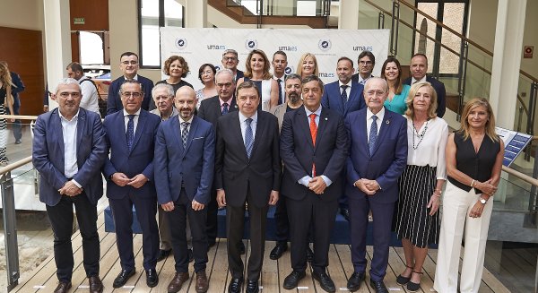 El ministro de Agricultura Luis Planas ha ofrecido una clase magistral en el inicio de los Cursos de Verano de la UMA