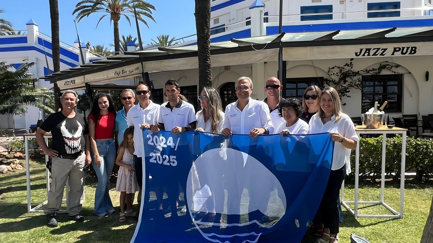 Los puertos deportivos de Estepona y La Duquesa izan sus Banderas Azules por 27 años consecutivos