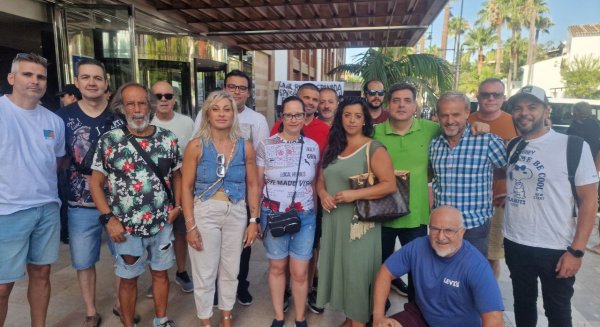 IU se moviliza junto con los trabajadores del Hotel Guadalpín Banús por mantener sus puestos de trabajo 