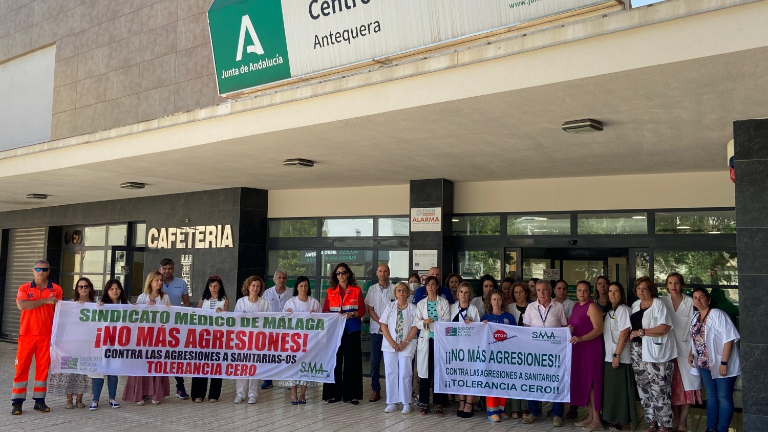 El Sindicato Médico se manifiesta en Antequera tras una agresión a una sanitaria en Alameda