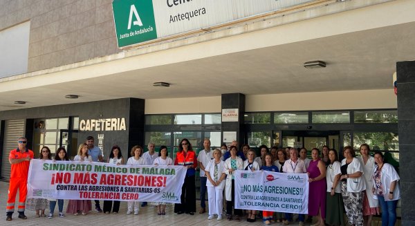 El Sindicato Médico se manifiesta en Antequera tras una agresión a una sanitaria en Alameda