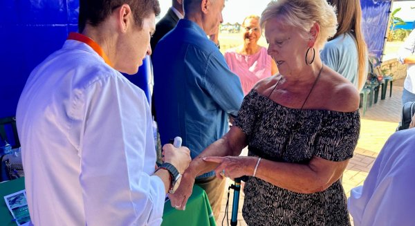 La playa de Fuengirola acoge una campaña de prevención y detección precoz del cáncer de piel