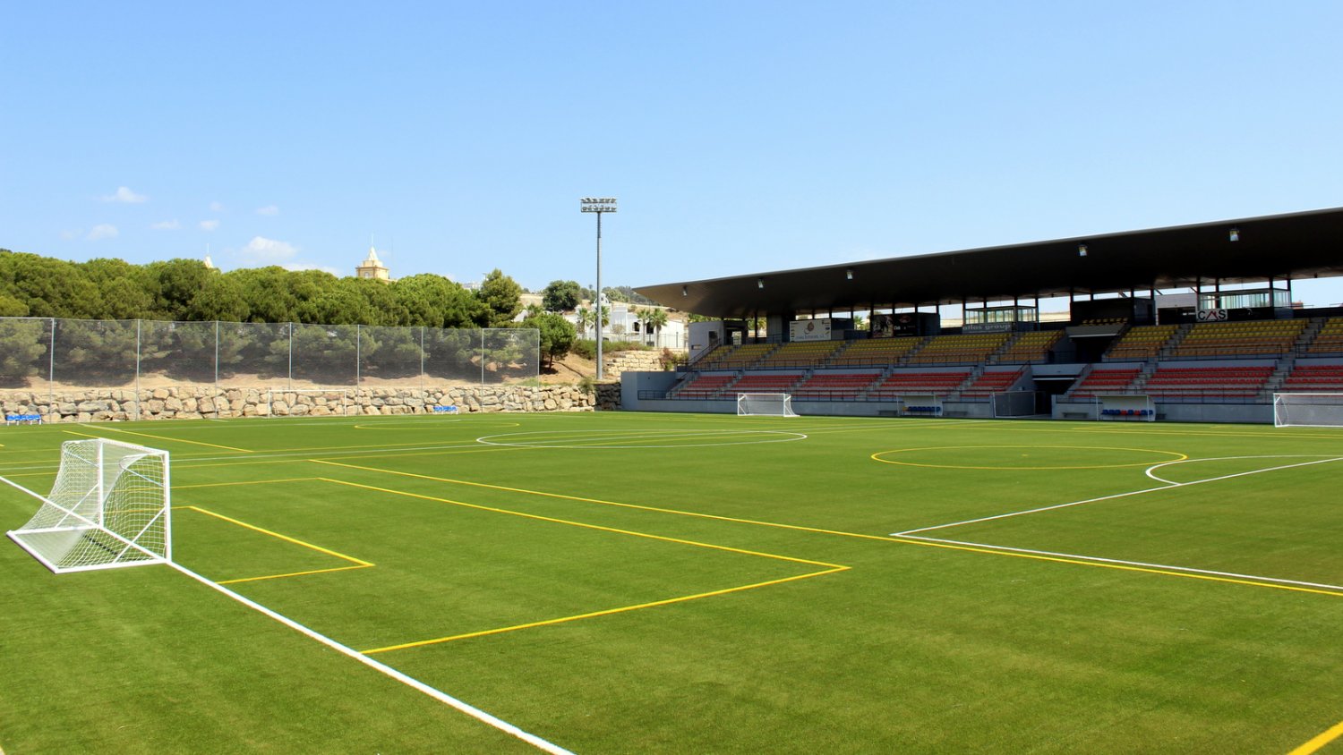 El Ayuntamiento de Estepona licita las obras para la sustitución del césped artificial del Estadio de Fútbol Muñoz Pérez