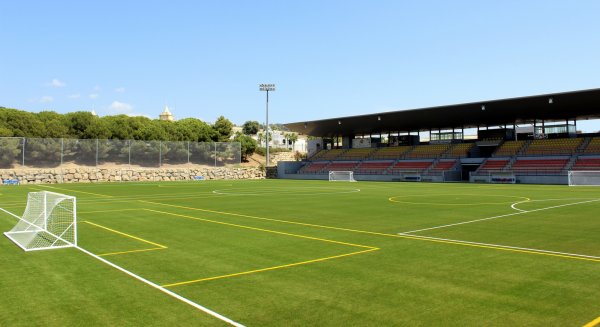 El Ayuntamiento de Estepona licita las obras para la sustitución del césped artificial del Estadio de Fútbol Muñoz Pérez
