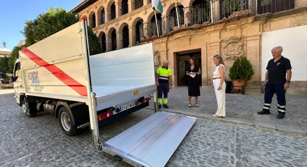 Ronda refuerza el servicio de limpieza con un nuevo camión para la recogida de enseres
