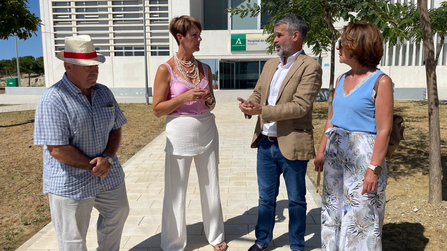 El PSOE advierte de que el material sanitario del Hospital de Estepona “se está caducando”