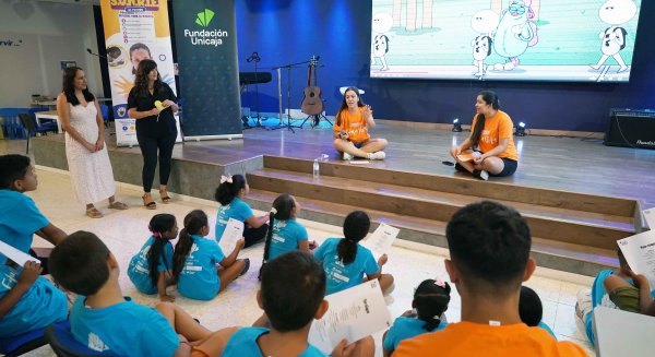 Fundación Unicaja beca a menores vulnerables para el campamento de verano de INPAVI en Málaga