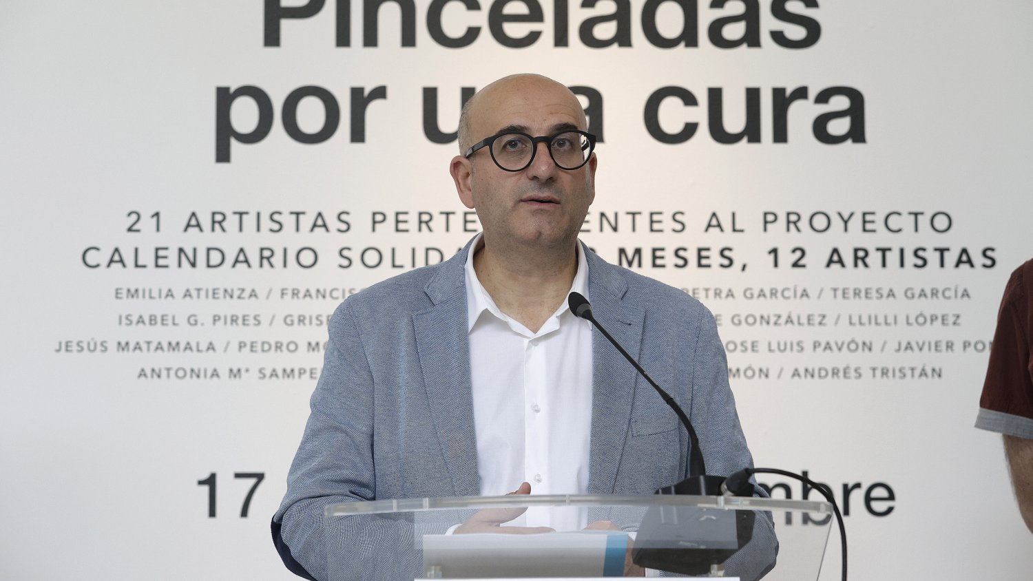 El espacio expositivo Pacífico 54 acoge la muestra colectiva 'Pinceladas por una cura' con obras de 21 artistas