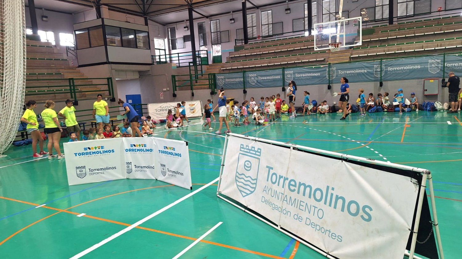 Los campamentos deportivos de verano de Torremolinos cuentan con dos terapeutas para atender a niños con diversidad funcional