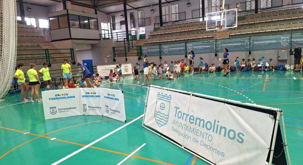 Los campamentos deportivos de verano de Torremolinos cuentan con dos terapeutas para atender a niños con diversidad funcional