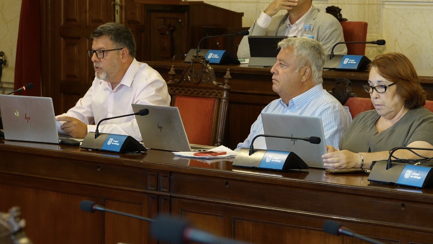 El PSOE critica al PP por 'estrujar el bolsillo de las familias trabajadoras' con la extensión de la zona azul a 23 zonas más