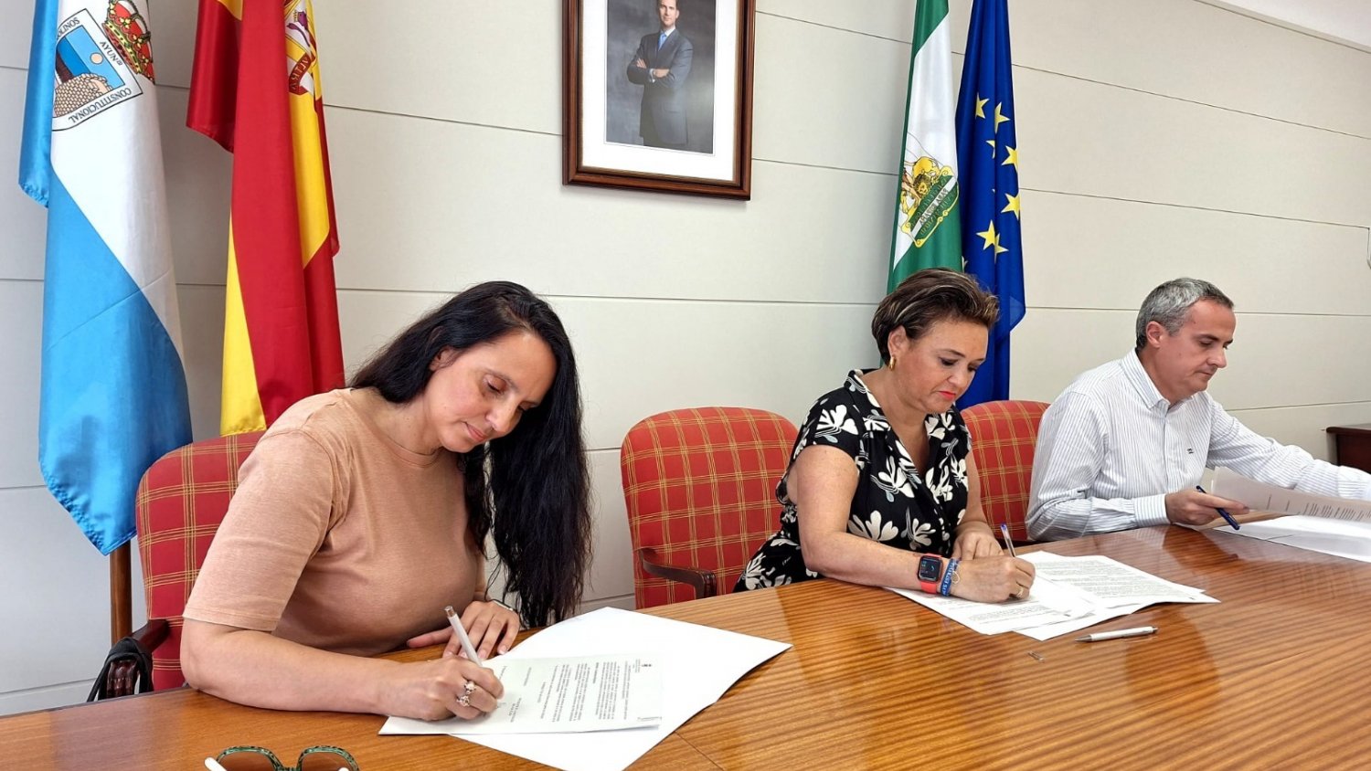 El Ayuntamiento de Torremolinos gestionará las colonias de gatos comunitarios mediante un convenio con la Asociación Málaga Felina