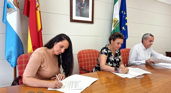 El Ayuntamiento de Torremolinos gestionará las colonias de gatos comunitarios mediante un convenio con la Asociación Málaga Felina