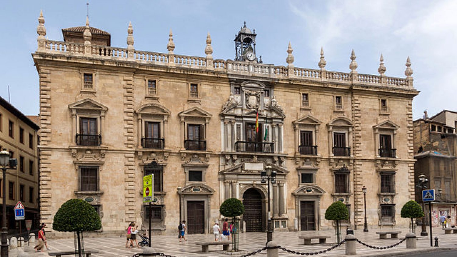 Condenado en Málaga un profesor por abusar, acosar y controlar a una alumna durante tres años