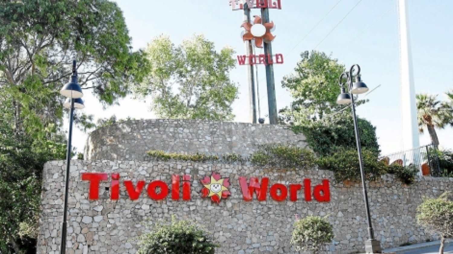 Cinco menores asaltan el parque de atracciones Tivoli World de Benalmádena