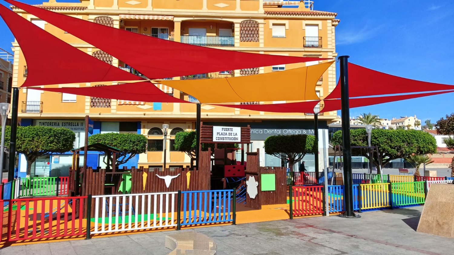 El Ayuntamiento de Rincón de la Victoria mejora de las zonas de juegos infantiles, biosaludables y calistenia del municipio
