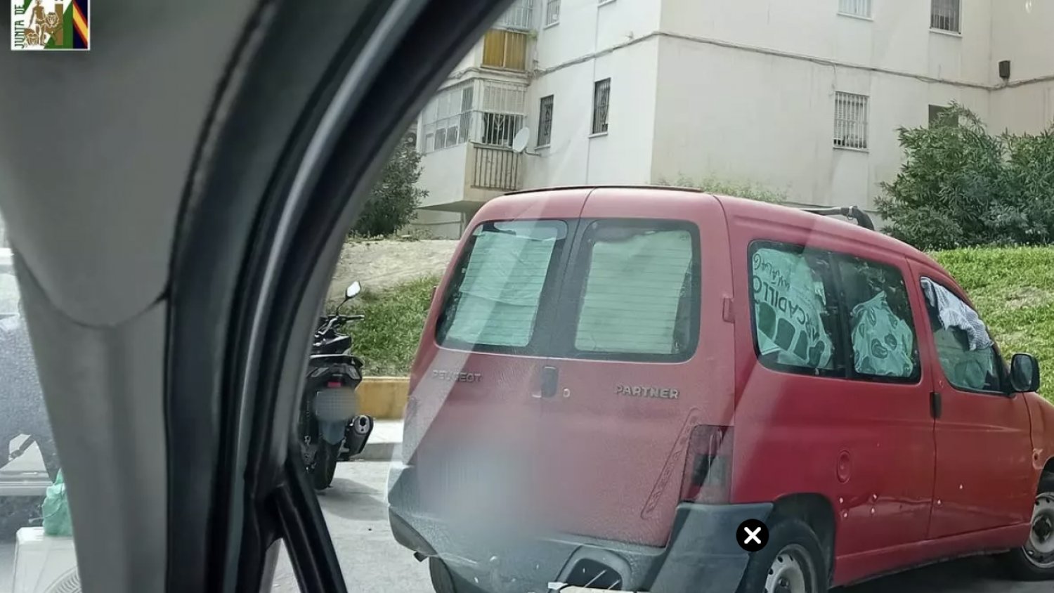Encuentran una niña de 3 años en situación de riesgo durmiendo en una furgoneta en Málaga