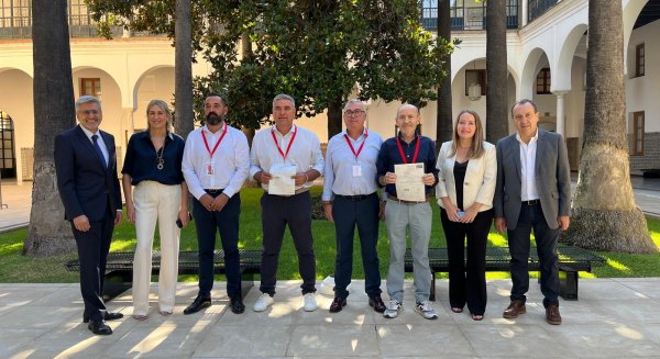 Alcaldes socialistas cuestionan en el Parlamento el abandono de Moreno Bonilla al transporte interurbano y al SIPAM