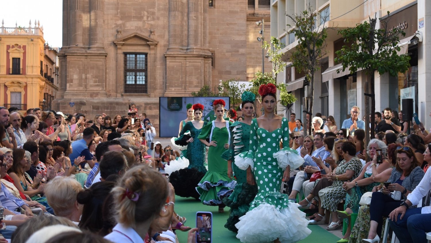 Éxito del desfile de Moda Flamenca de Málaga de Moda y Cafés Santa Cristina