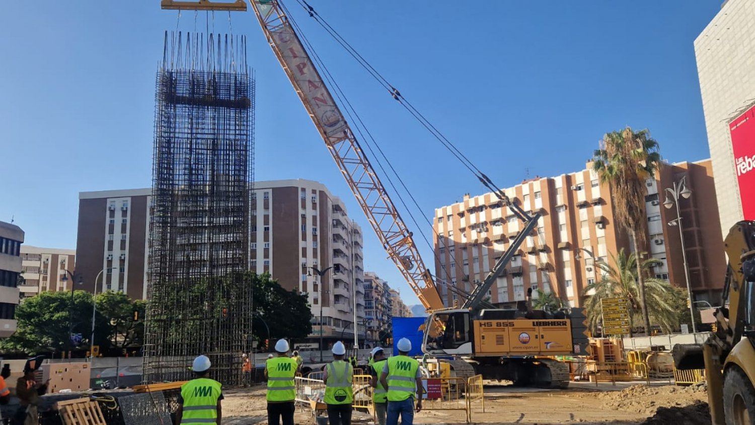 La calle Armengual de la Mota se reduce a un carril por sentido por las obras del Metro de Málaga