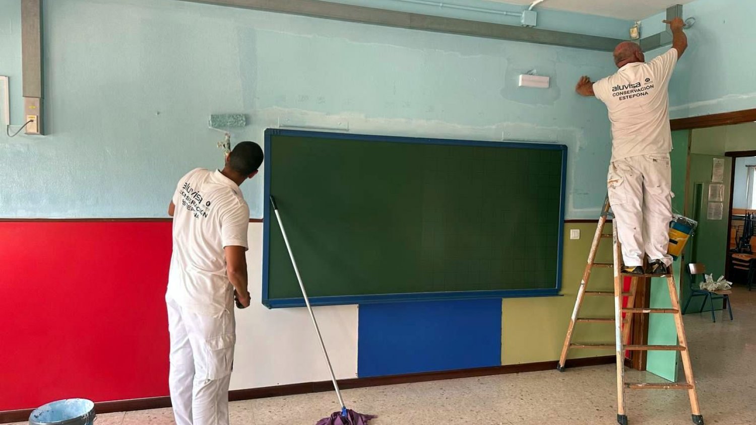 El Ayuntamiento de Estepona ejecutará más de medio centenar de actuaciones de mejora en centros educativos durante el periodo estival 