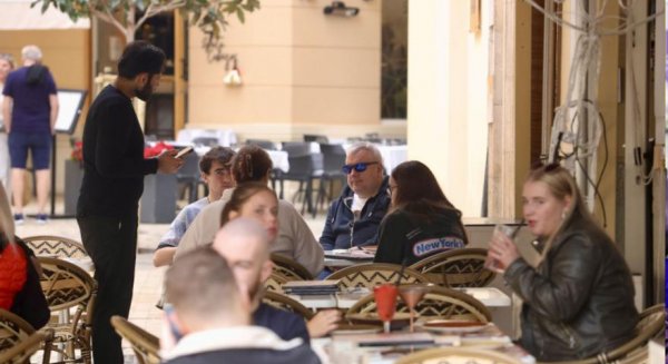El paro registrado en Málaga consigue su sexta bajada consecutiva con el turismo como protagonista