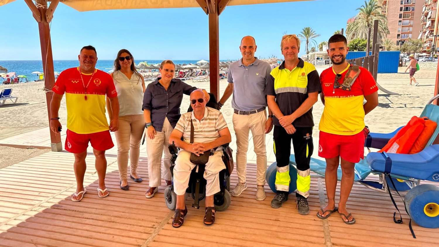 Más de 3.000 ciudadanos han accedido este verano en Fuengirola a alguna de las playas para personas con movilidad reducida