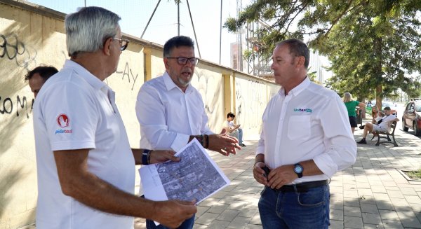 El PSOE y AUMAT piden al Ayuntamiento medidas de seguridad para los taxistas en el entorno de Cortijo de Torres
