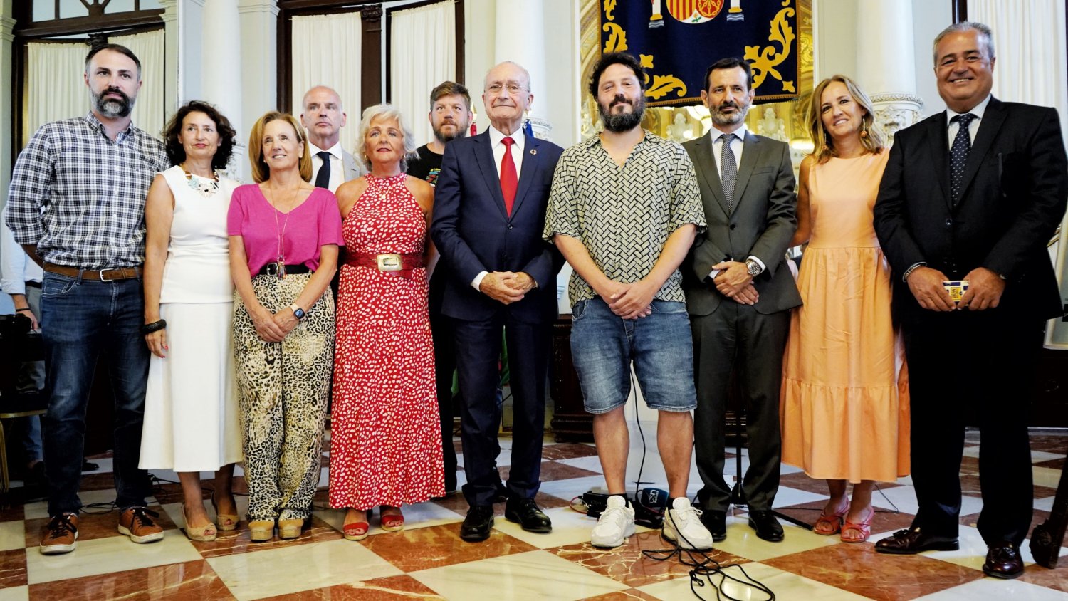 El Ayuntamiento recibe al cantautor malagueño El Kanka, pregonero de la Feria de Málaga 2024