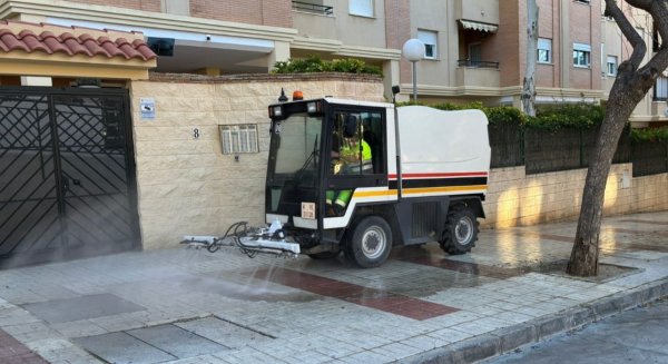 Torremolinos pone en marcha un plan de choque de limpieza con el refuerzo de hidrolimpiadoras