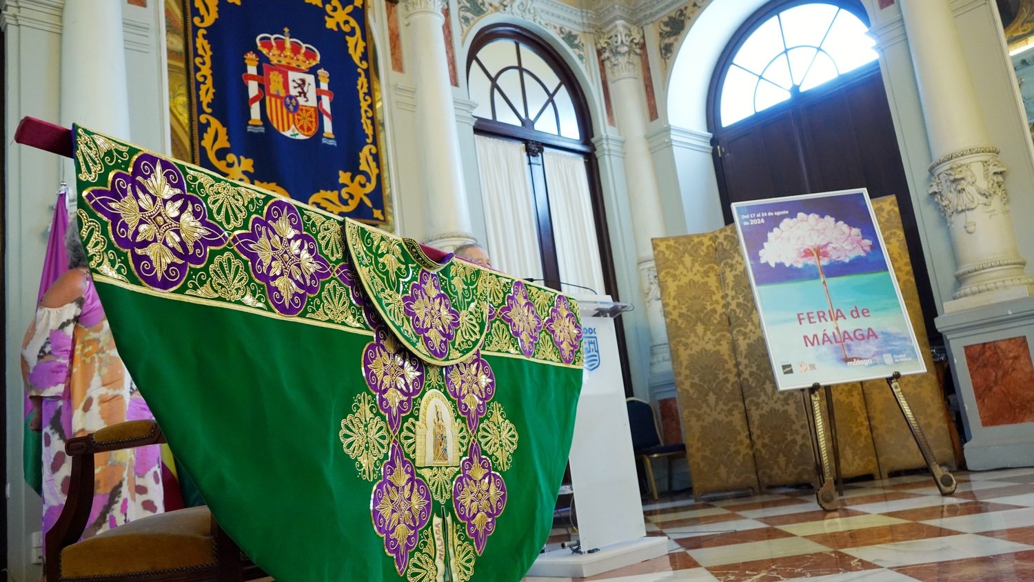 El Ayuntamiento de Málaga presenta el Capote de Paseo a la mejor faena taurina de la Feria 2023
