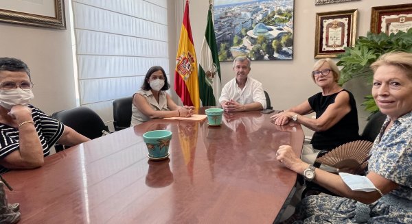 El Ayuntamiento amplía la cesión de locales a la Asociación de Familiares de Alzheimer de Estepona