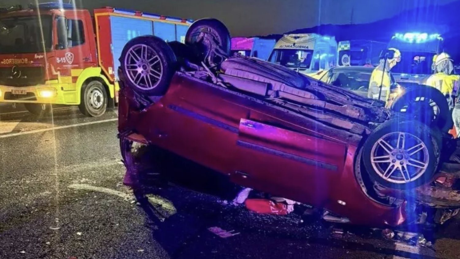 Cinco heridos al chocar un coche y un camión en la A-45 en Casabermeja