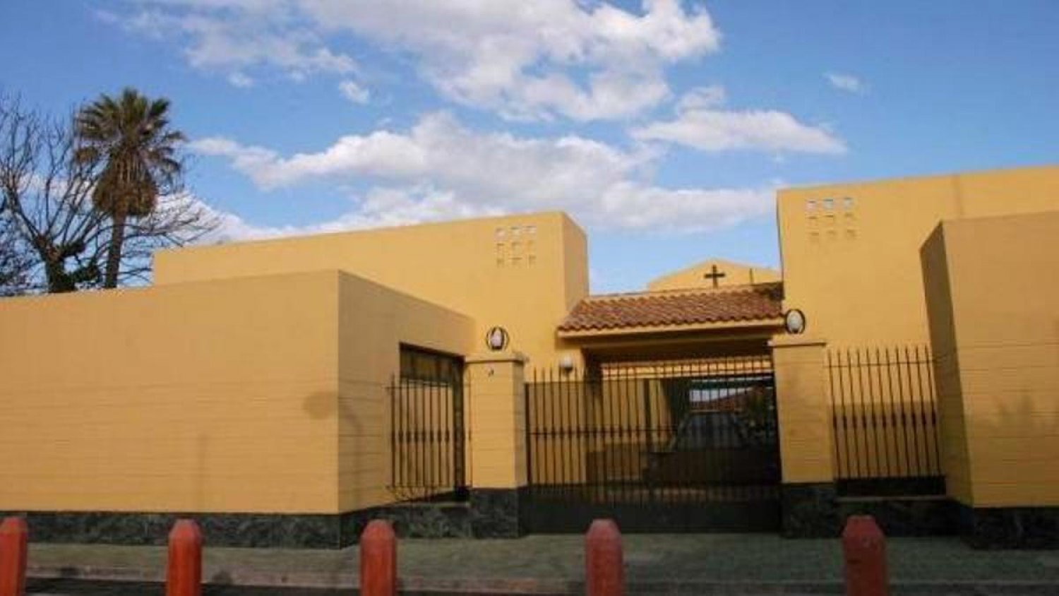 El Ayuntamiento de Torremolinos cierra al público los nichos y el osario del cementerio para solventar un problema de salubridad