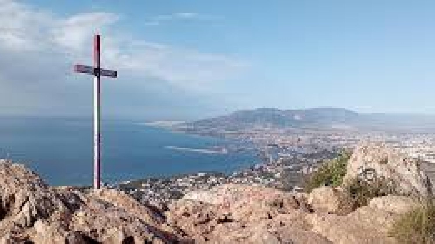 Identificado el presunto autor de unas pintadas realizadas en la cima del Monte de San Antón