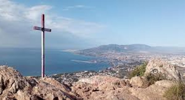 Identificado el presunto autor de unas pintadas realizadas en la cima del Monte de San Antón